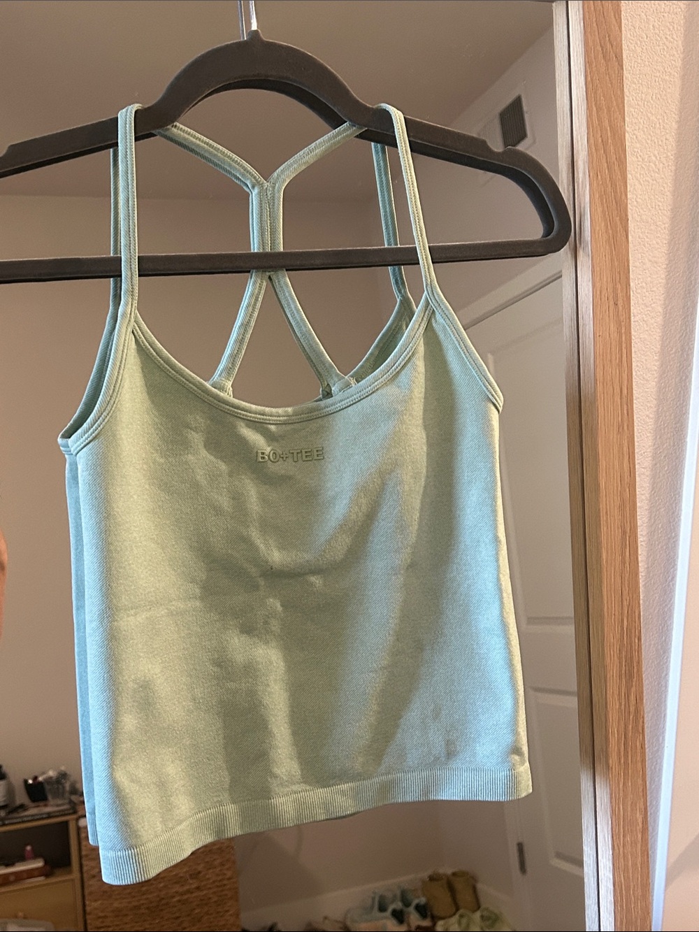 BO+TEE Rhythm - Super Sculpt Seamless Scoop Neck Top in Pistachio